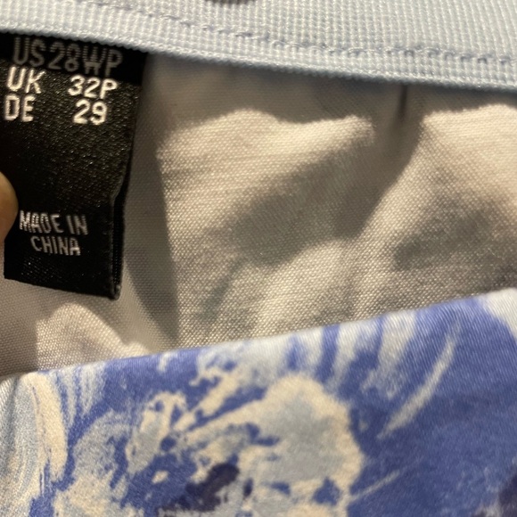 ISAAC MIZRAHI Floral Cropped  women’s Pants size 28WP - Picture 5 of 5